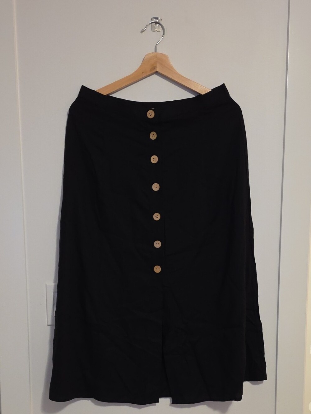 H&M Black Midi Skirt with Wooden Buttons